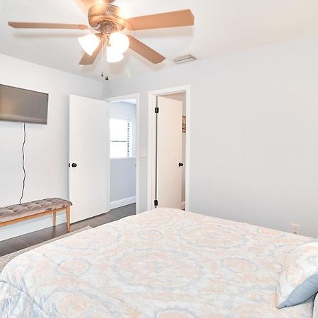 South Tampa Retreat Fenced Yard, Top Location! Exterior photo