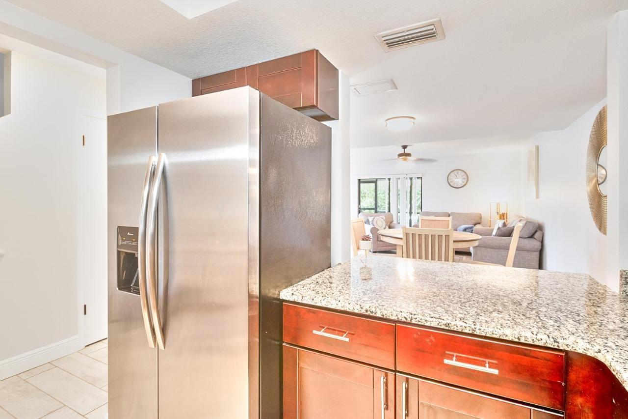 South Tampa Retreat Fenced Yard, Top Location! Exterior photo